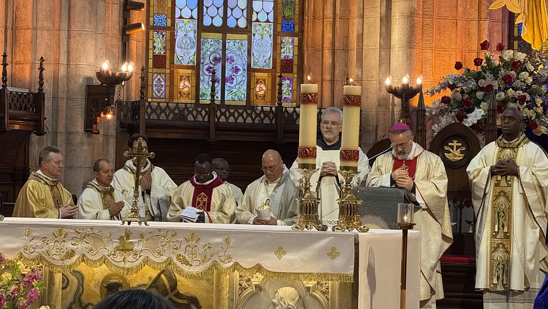 İstanbul'da St. Antuan Kilisesi'nde Papa Franciscus için ayin düzenlendi