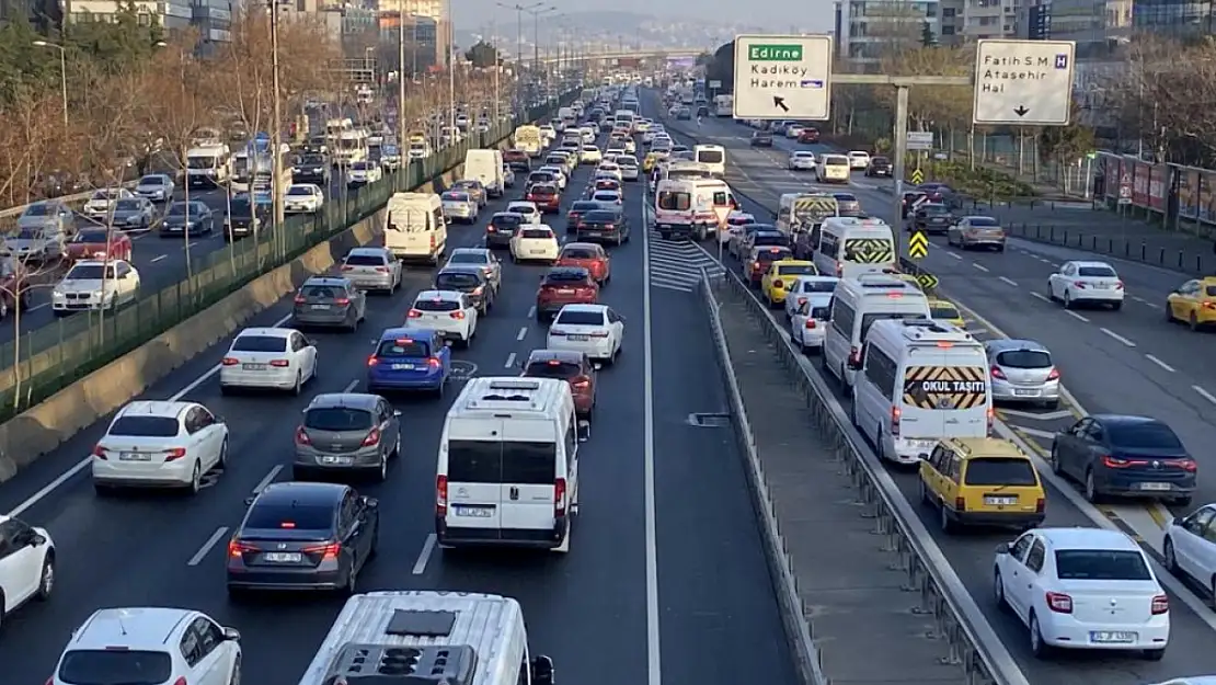 1 Değil, 2 değil:  İstanbullu trafikte yılda kaç gün kaybediyor? Sonucu görünce taşınmak isteyeceksiniz
