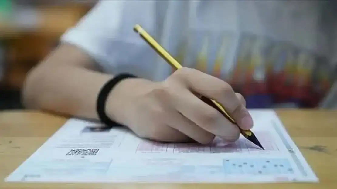 1 milyondan fazla öğrenci LGS'de ter döküyor
