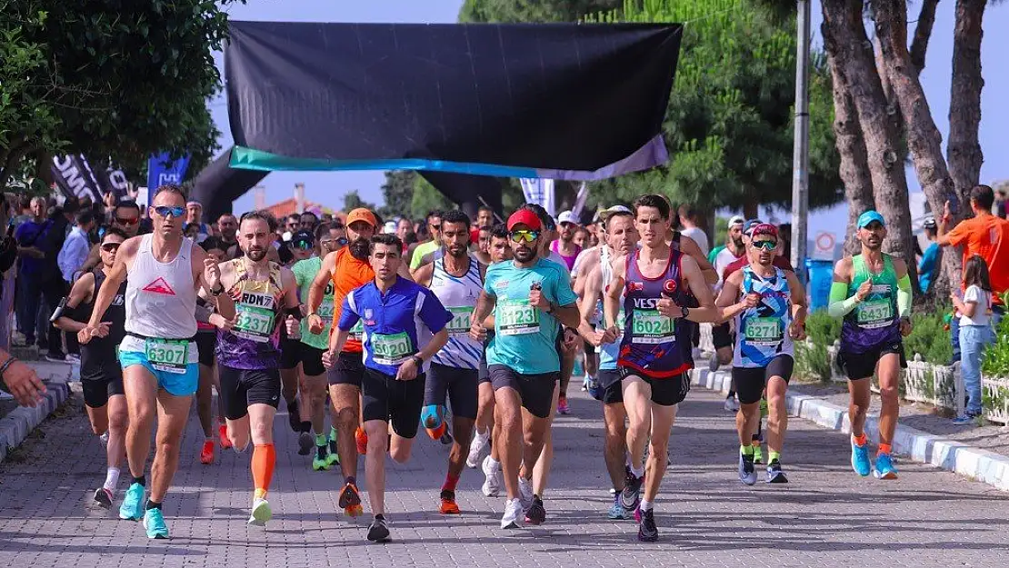 12 ülkeden 1103 sporcu Salomon Çeşme Yarı Maratonu’nda Yarıştı