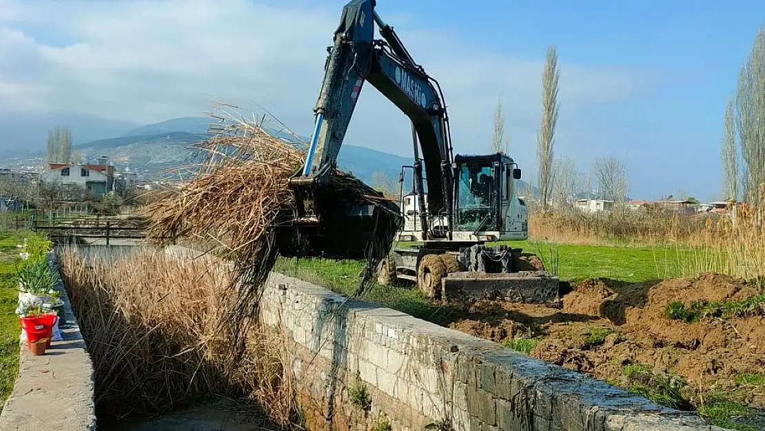 Soma’da dere yatağı temizlendi