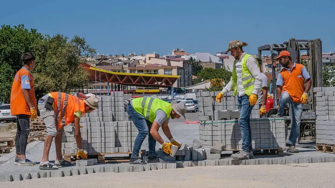 150 bin metrekare kilit  parke taşı serildi, 5 bin ton asfalt döküldü