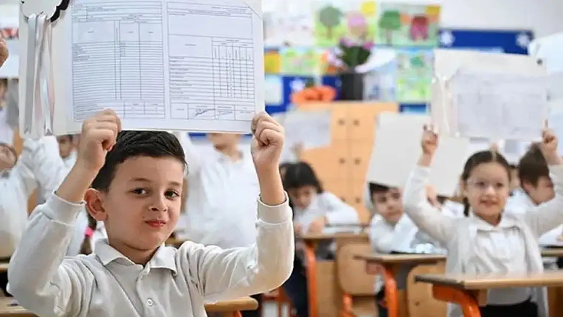 2024-2025 eğitim yılı ne zaman bitiyor? Karneler ne zaman dağıtılacak?
