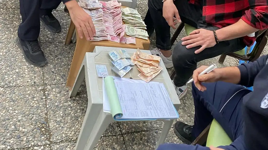 3 saatte bin 700 lira topladı