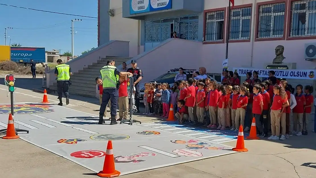 485 öğrenciye uygulamalı trafik eğitimi!