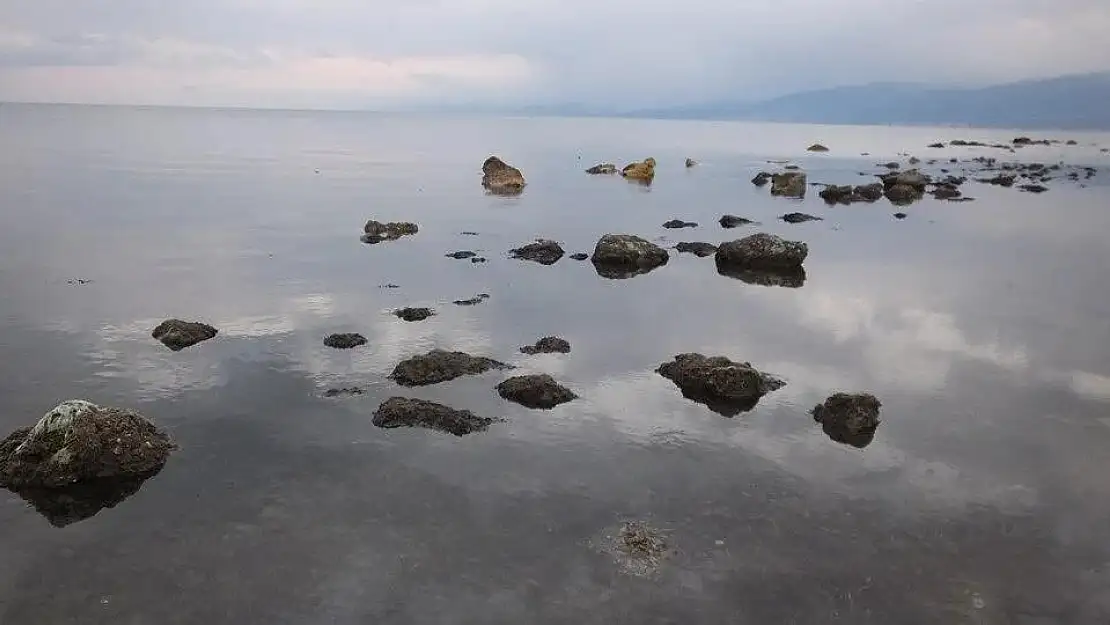 Balıkesir, İzmir ve Muğla’nın kıyı ilçelerinde deniz çekildi