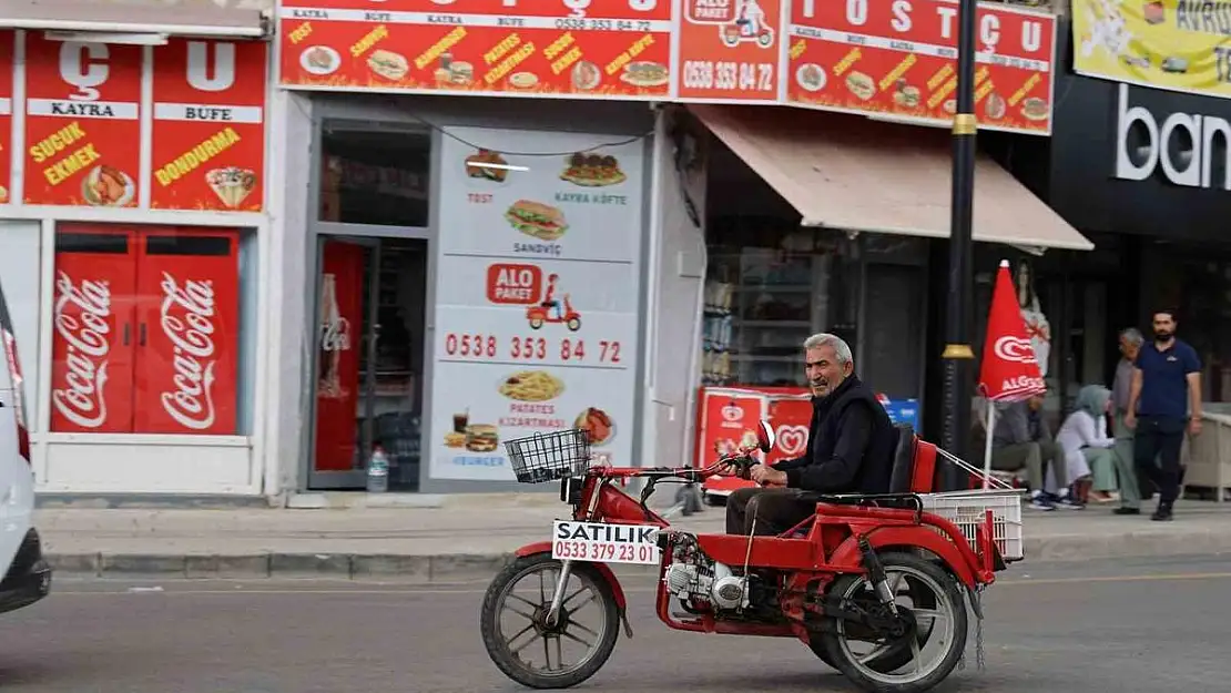 60 yıl önce Ankara’dan aldığı motosikletleri Sivas’ta sergiliyor