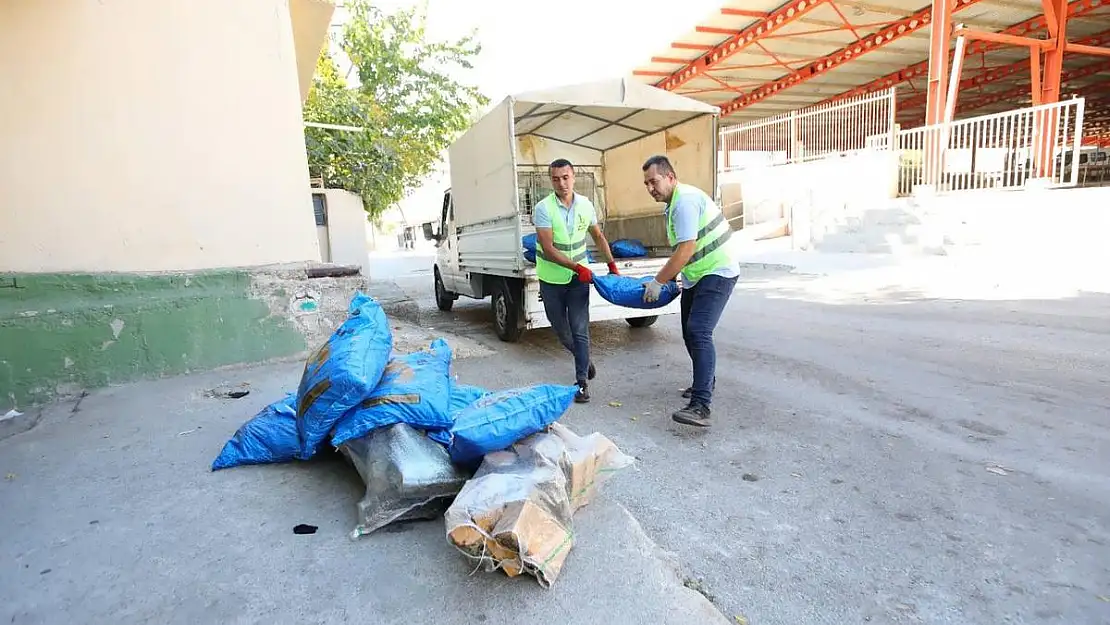 Bayraklı Belediyesinden ailelere kış desteği