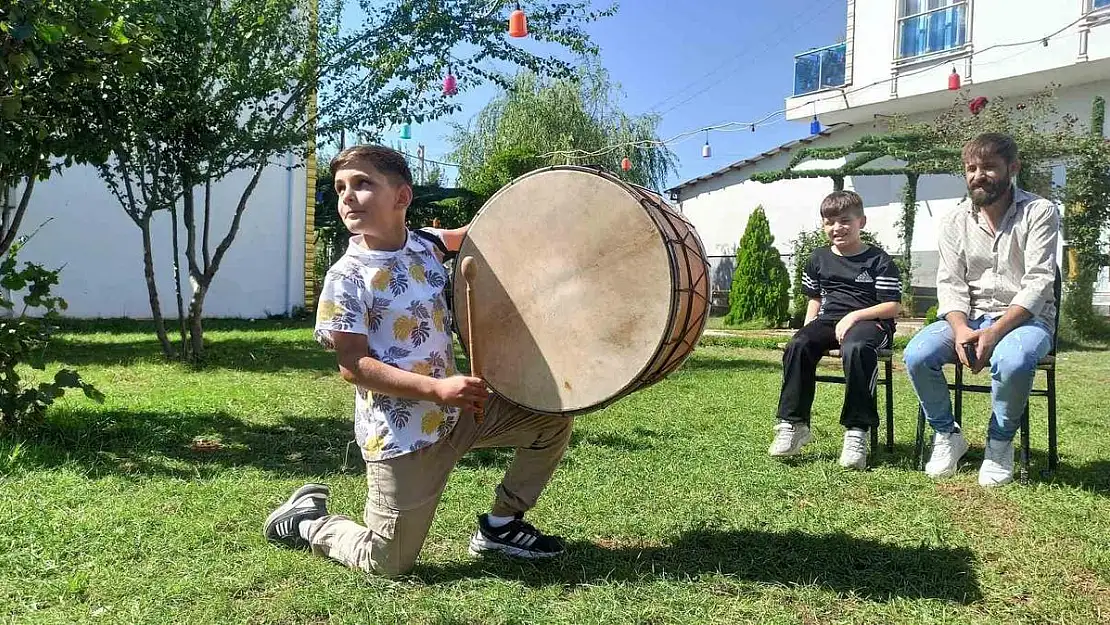 8 yaşında ama düğünlerin vazgeçilmezi artık