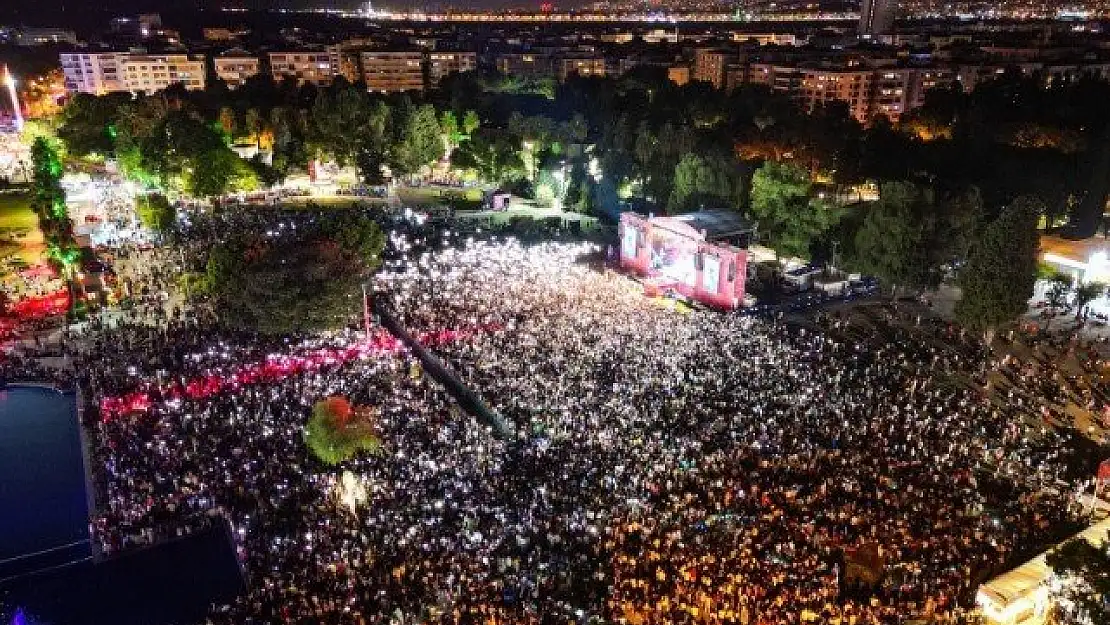 92. İzmir Enternasyonal Fuarı'nda konserler devam ediyor