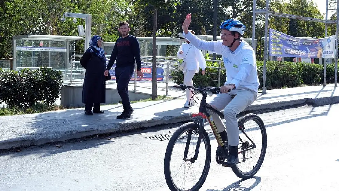 AB Büyükelçisi  bisiklet ile İstanbul turu yaptı