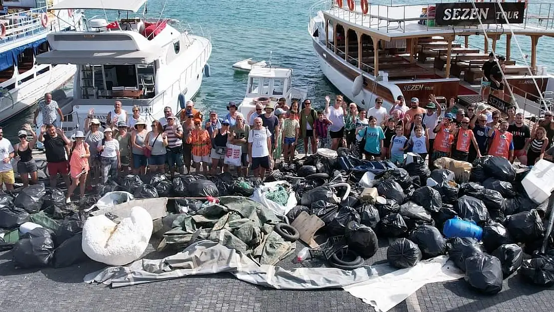 Adalardan tonlarca çöp temizlendi