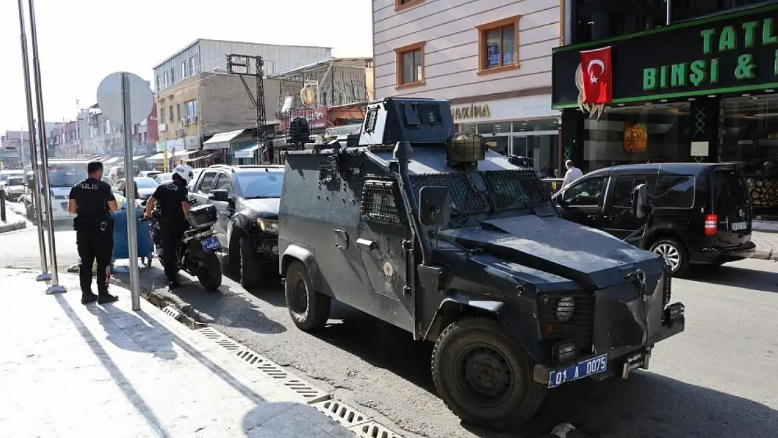 Adana'da el bombası paniği! 