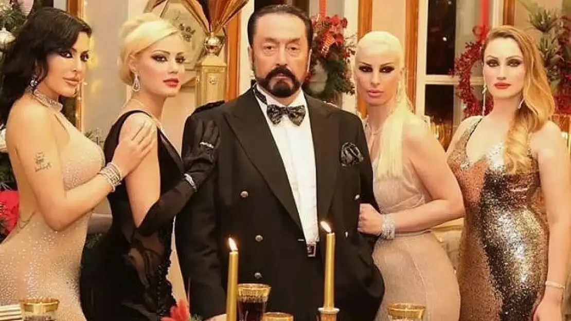 Adnan Oktar’ın evinden çıkan eski bakan kim?