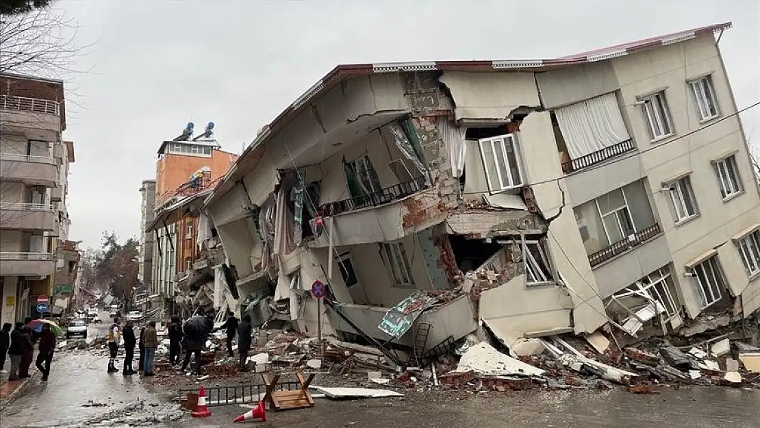 Depremin bilançosu ağırlaşıyor!