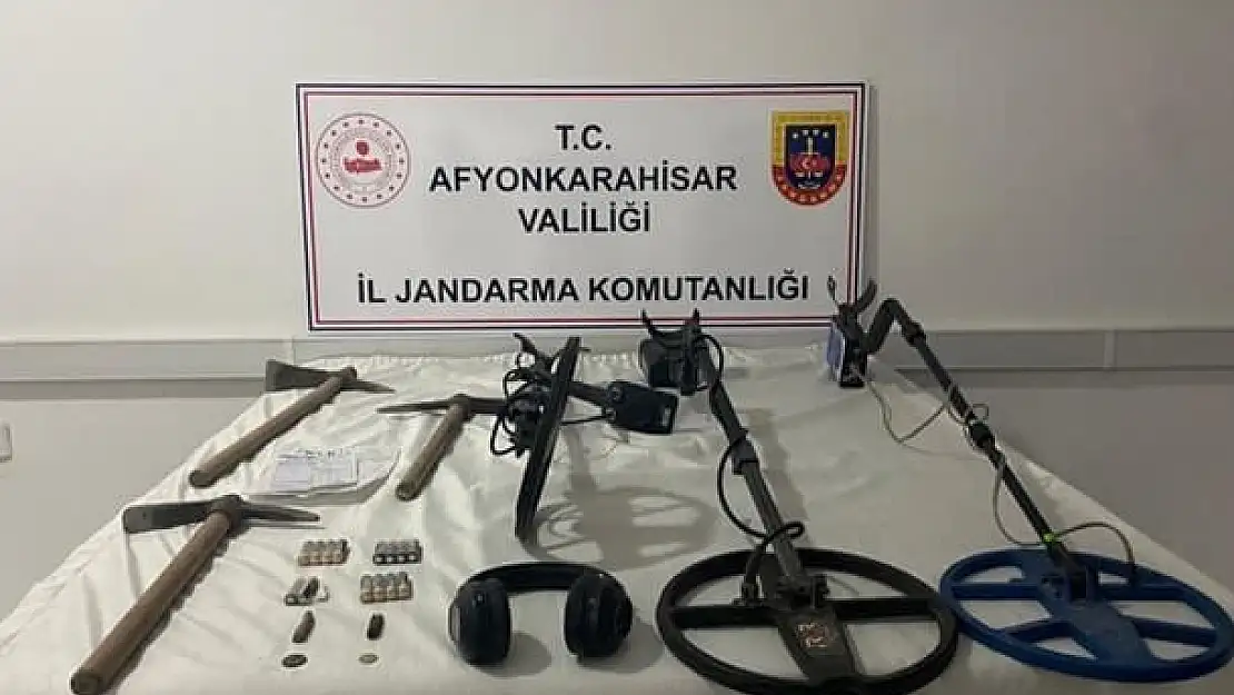 Afyon’da dedektör ile define arayan 3 kişi yakalandı