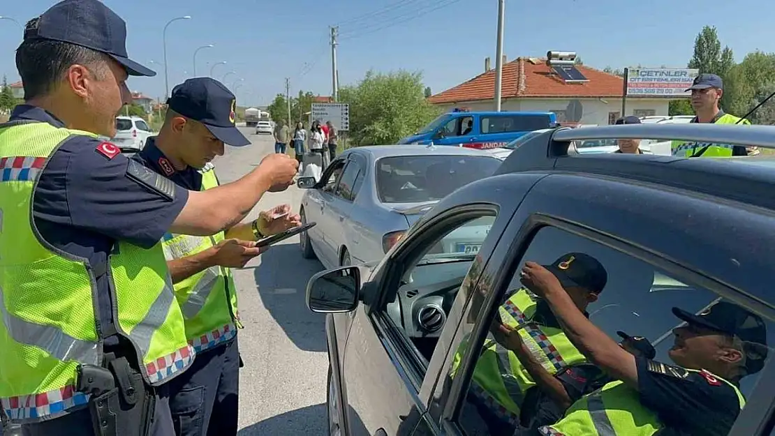 Afyon’da jandarma ekipleri 11 gün boyunca trafik denetimi gerçekleştirdi