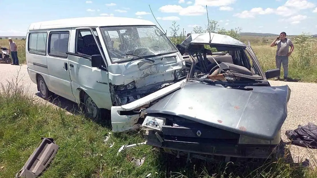 Afyon’da meydana gelen kazada : 3 kişi yaralandı