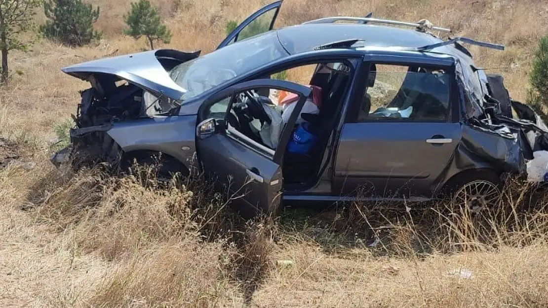 Afyon’da otomobil takla atarak şarampole uçtu: 2 yaralı