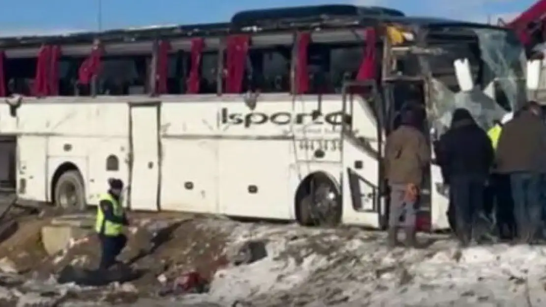 Afyonkarahisar'da Isparta Petrol Turizm şirketine ait yolcu otobüsü devrildi: Ölü ve çok sayıda yaralı var