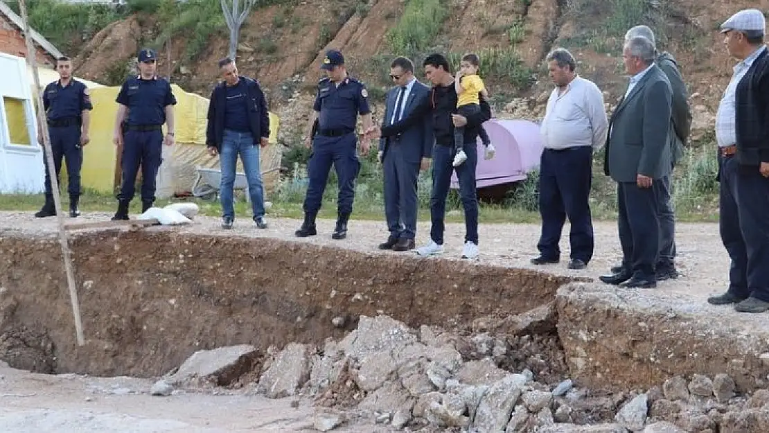 Afyonkarahisar’ın Çaykışla köyünde heyelan meydana geldi