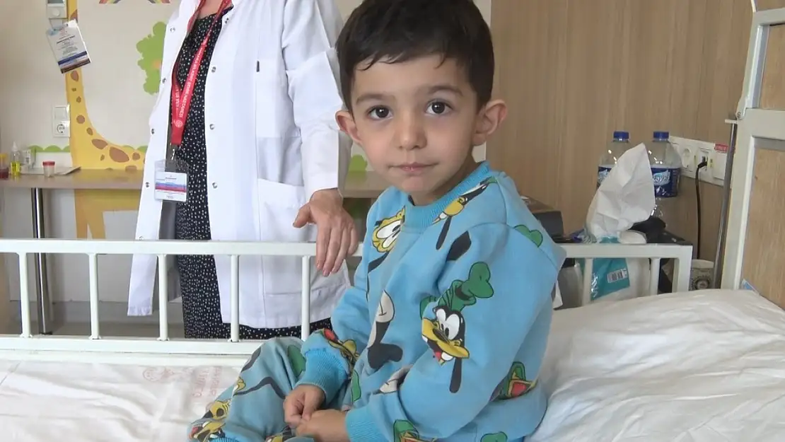 Ailesi fark etmedi, 3 yaşındaki çocuk 7 mıknatıs yuttu!