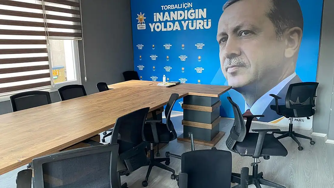 AK Parti bürosuna sopalı saldırı!