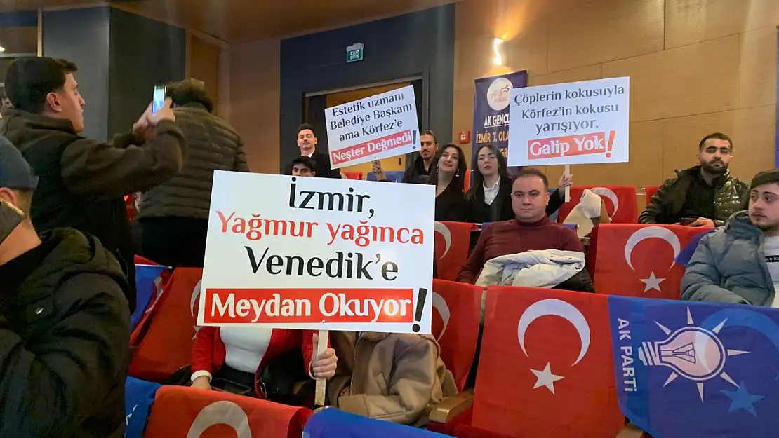 AK Parti İzmir İl Gençlik Kolları Kongresi'nde dövizli gönderme