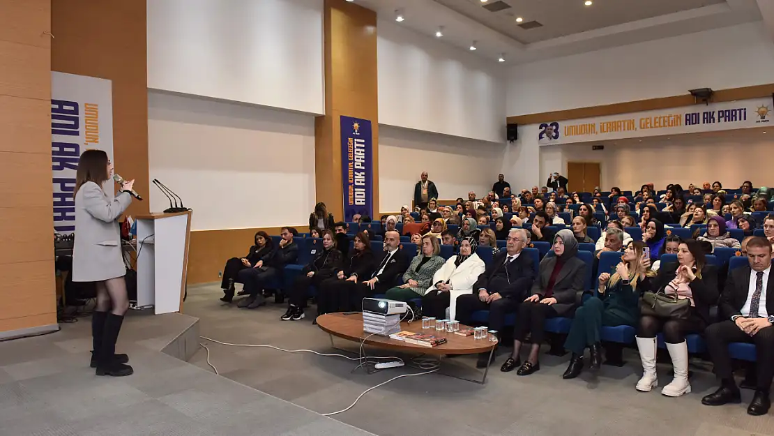 AK Parti İzmir İl Sosyal Politikalar Başkanlığı'ndan 'Aile' sempozyumu