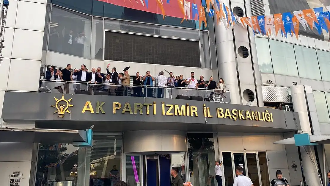 AK Parti İzmir’de balkon hazır