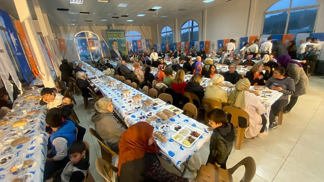 AK Parti Kemalpaşa adayı Atar iftar sofrasında vatandaşlarla buluştu!