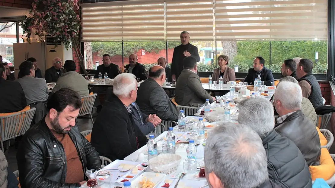 AK Partili Nasır, Bayındır’da muhtarlarla buluştu