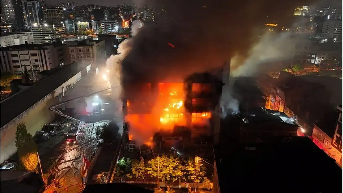 Akit Medya Grubu binasında yangın çıktı