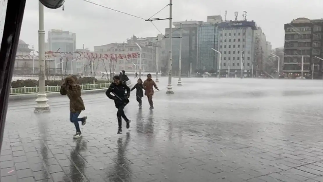 AKOM’dan sağanak yağış ve fırtına uyarısı yapıldı