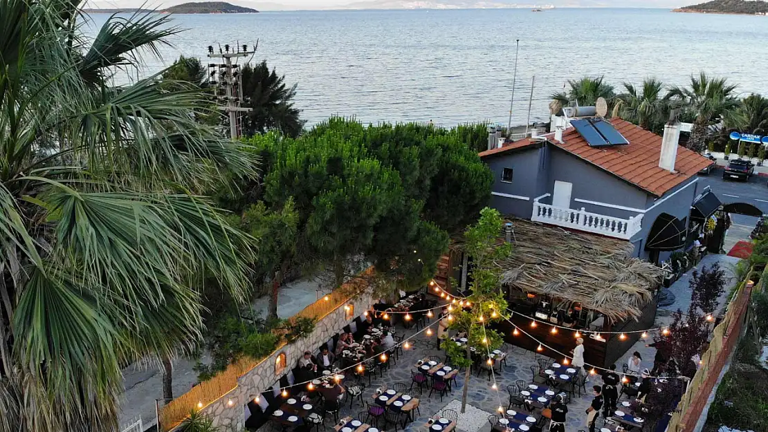Alaçatı çok kalabalık diyenler dikkat: İzmir'in bu sessiz ilçesi gece hayatında parlıyor!