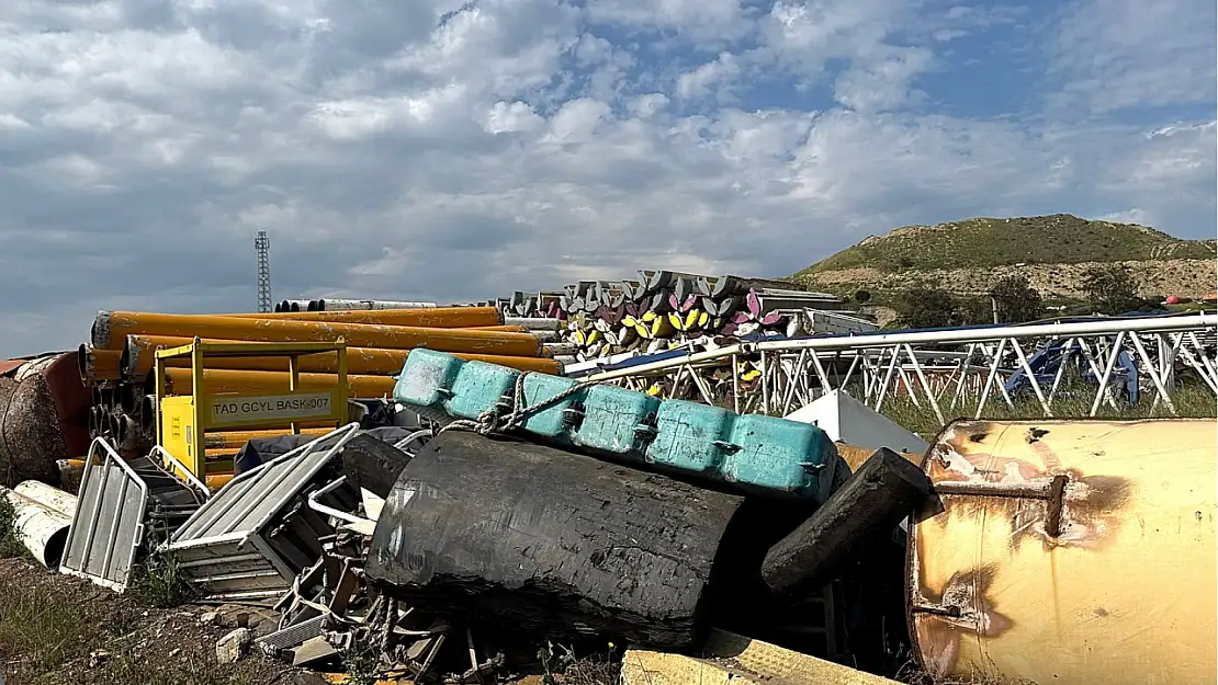 Aliağa Gemi Söküm Bölgesi'nde 15 bin ton tehlikeli atık tespit edildi
