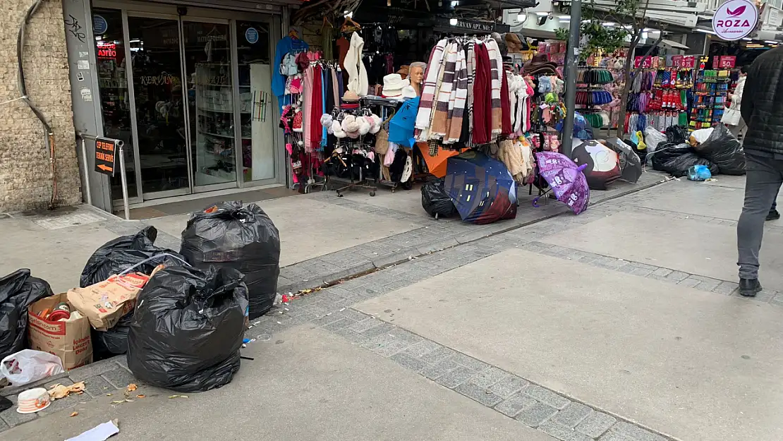 Alsancak çöp içinde kaldı!