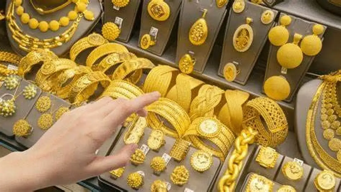 Altın fiyatları rekor kırdı: Yatırımcılar ne yapmalı?