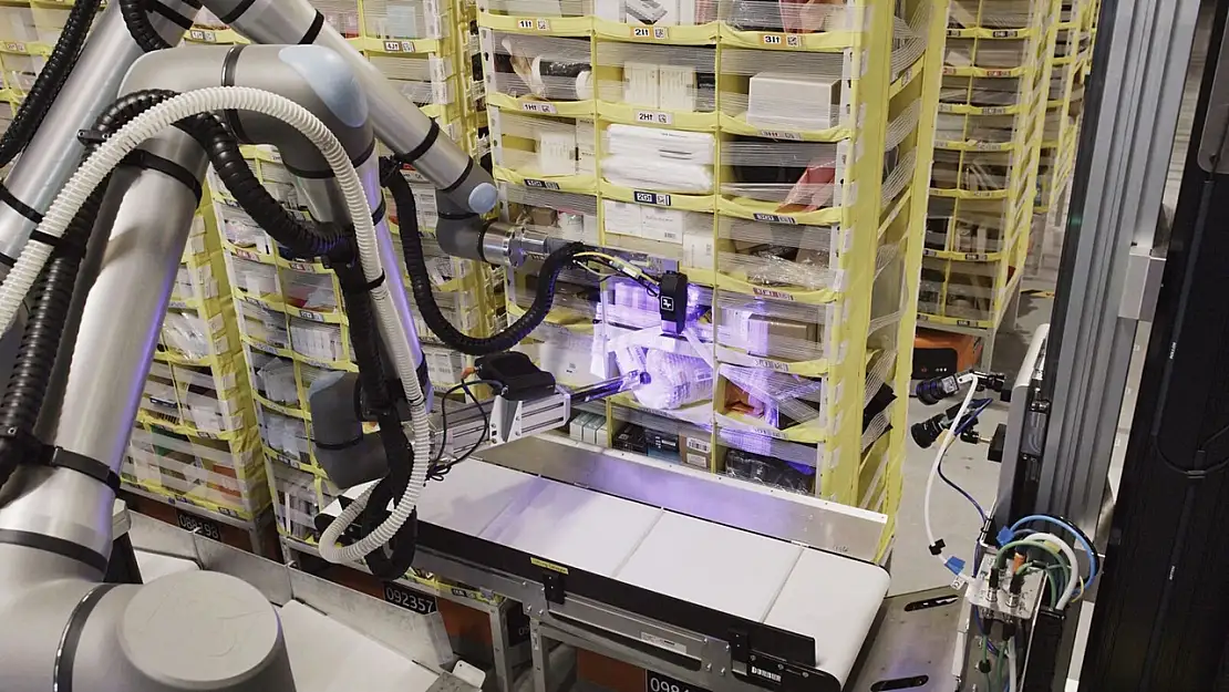 Amazon'un hisseden robotu Vulcan depolara girdi: İnsan gücünün yerine geçecek mi?