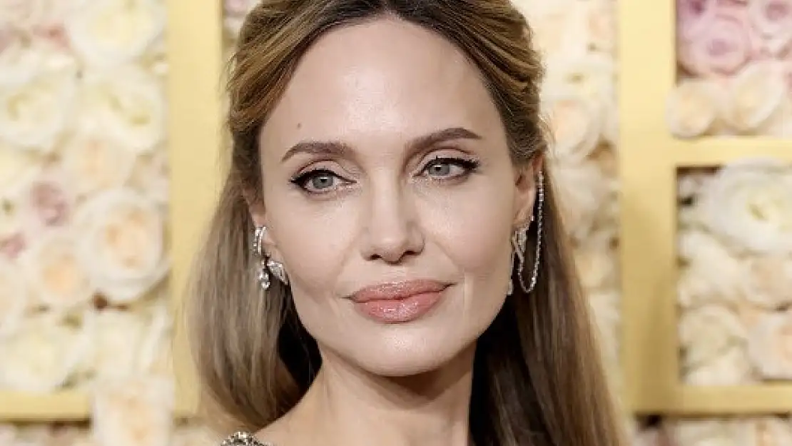 Angelina Jolie'nin 2025 Altın Küre'deki göz kamaştıran makyaj sırrı ortaya çıktı!