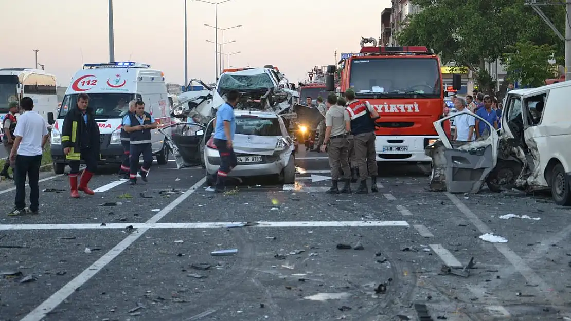 Ankara-Kırıkkale yolunda 10 araç kaza yaptı: 1 ölü, 11 yaralı