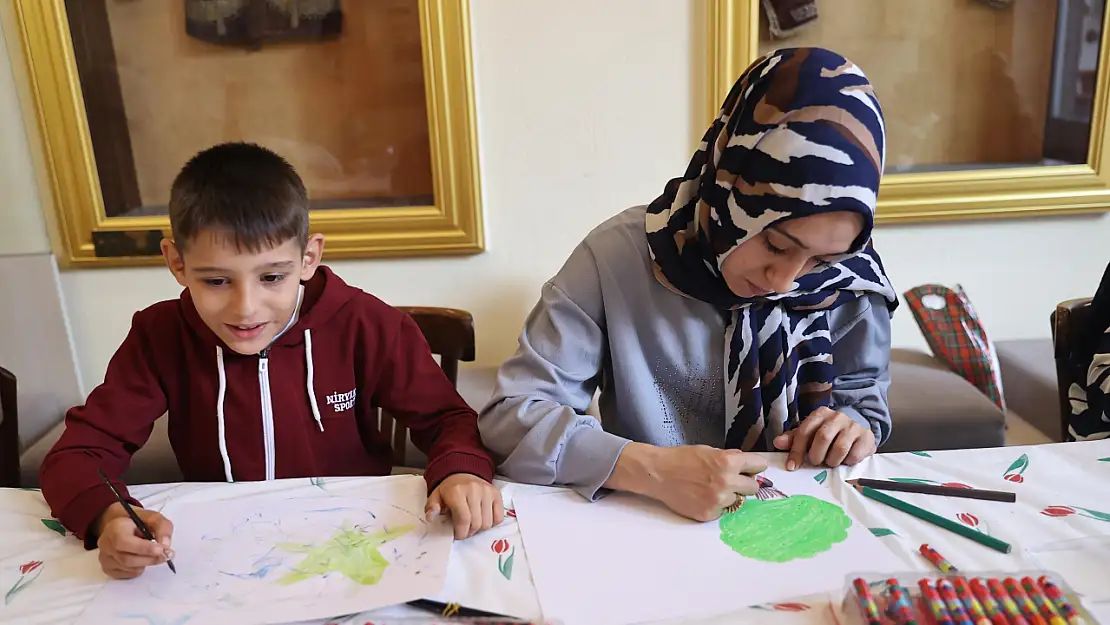 Anne ve çocuklara özel Resim Terapisi atölyesi ile bağlar güçleniyor