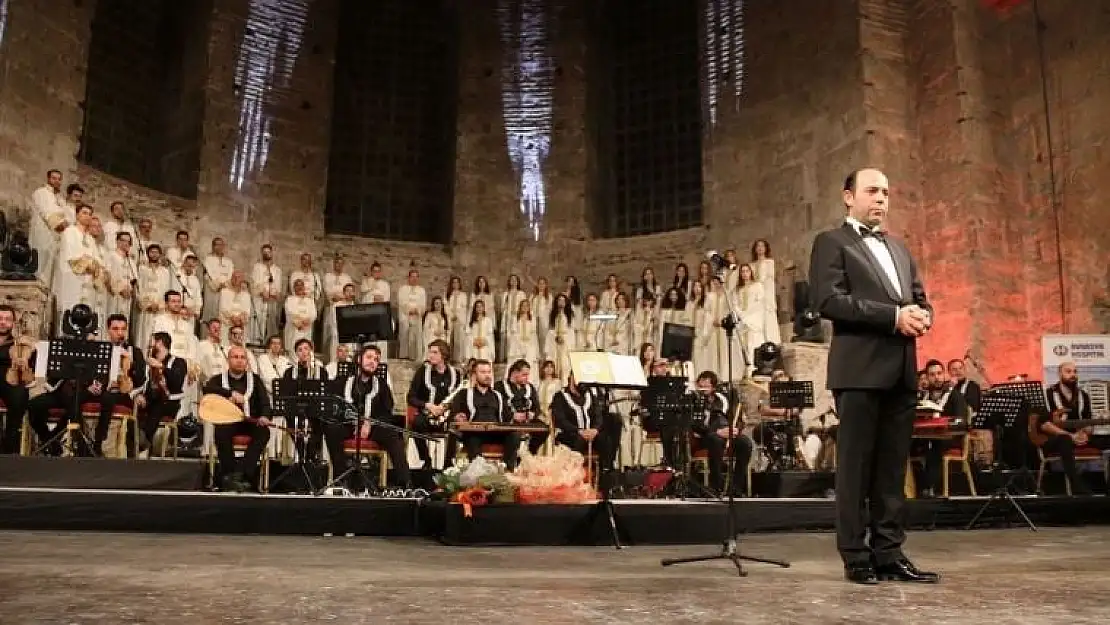 Antakya Medeniyetler Korosu'ndan 'Bir Kira Bir Yuva' konseri