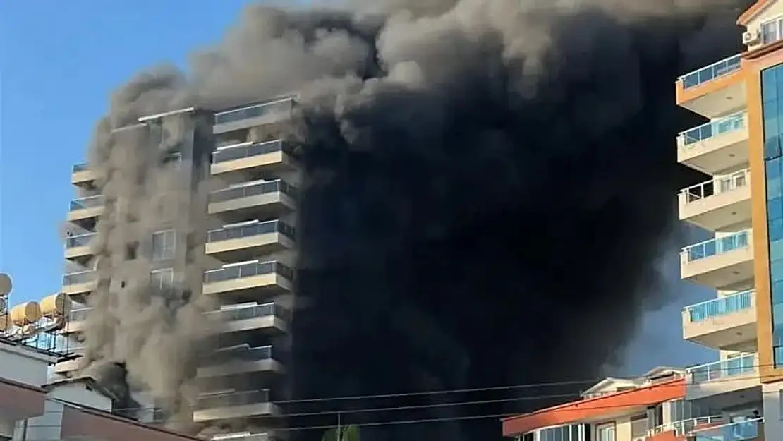 Antalya'da otel inşaatında söndürme çalışmaları sürüyor