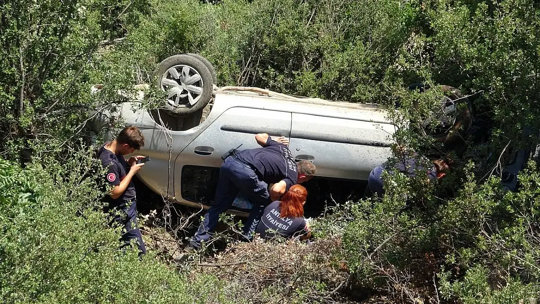 Antalya’da araç 15 metrelik şarampole devrildi