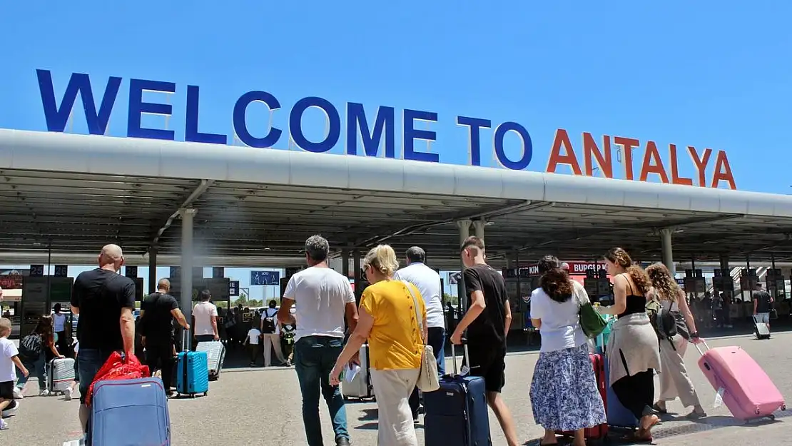 Antalya’da tüm zamanların yolcu rekoru kırıldı