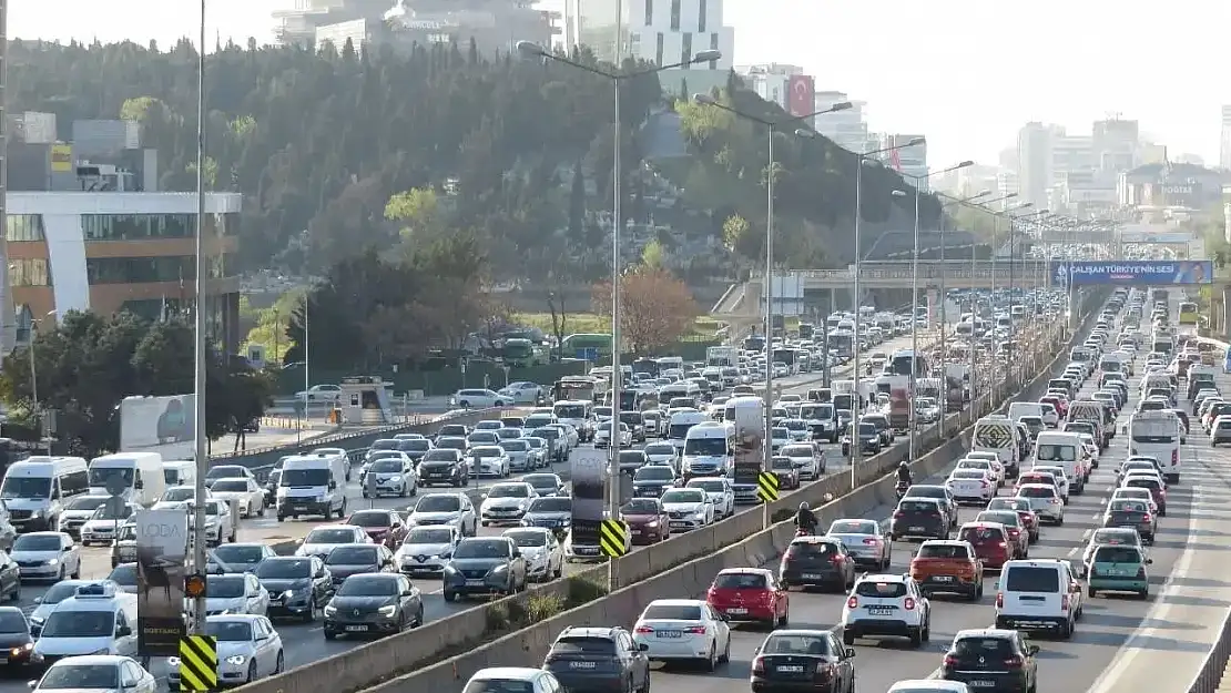 Aracıyla trafiğe çıkacaklara müjdeli haber: Bu gece yarısından itibaren değişecek