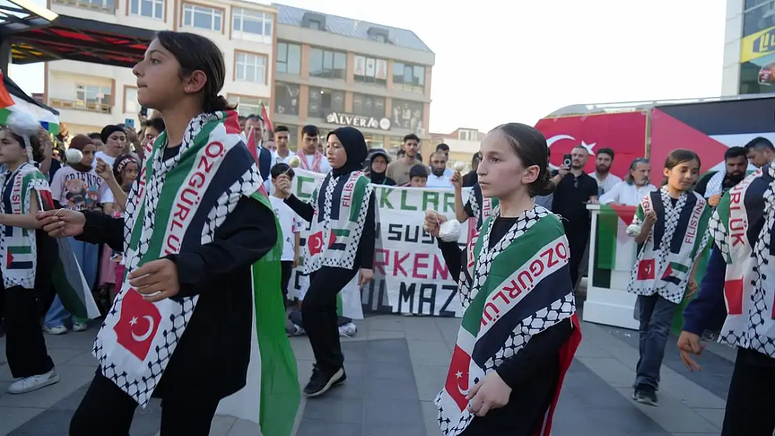 Arnavutköy'de Filistin'e Destek Mitingi’nde çocuklar gözyaşlarına hakim olamadı