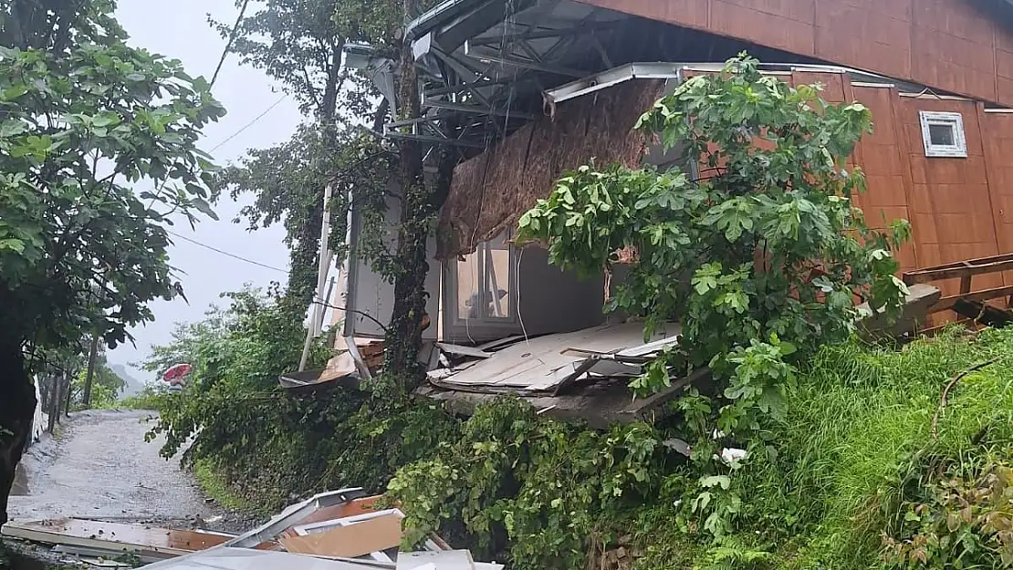 Artvin’de toprak kayması bir evin kullanılamaz hale gelmesine yol açtı