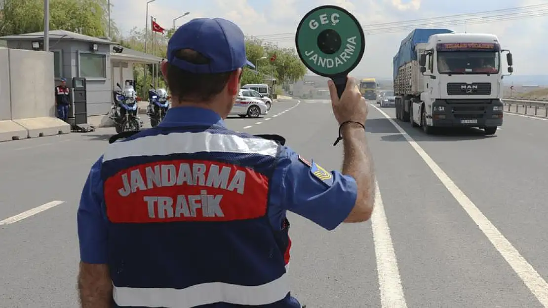 Asayiş ve trafik denetimlerinde şüpheliler bir bir yakalandı!